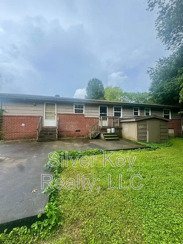 4 bed, 2.0 bath, $1,595 — Photo 4