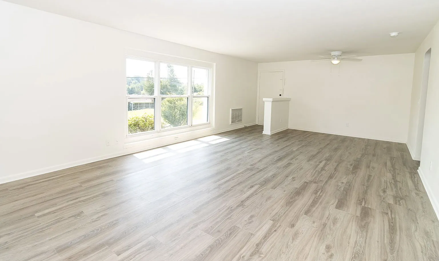 2 bed, 1.0 bath, 1100 sqft, $1,195 — Photo 2