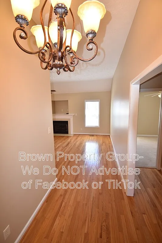 3 bed, 2.0 bath, 1900 sqft, $1,795 — Photo 3