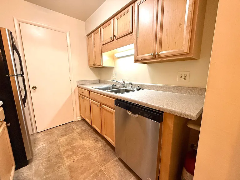 207 Wharton St SE — Photo 8