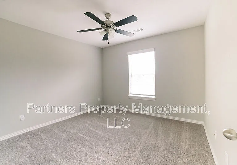 372 Canada Dr — Photo 15