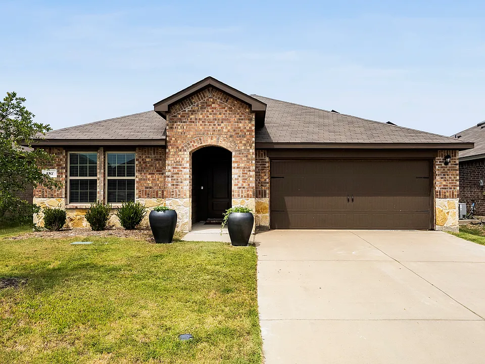 157 Silver Charm Ln