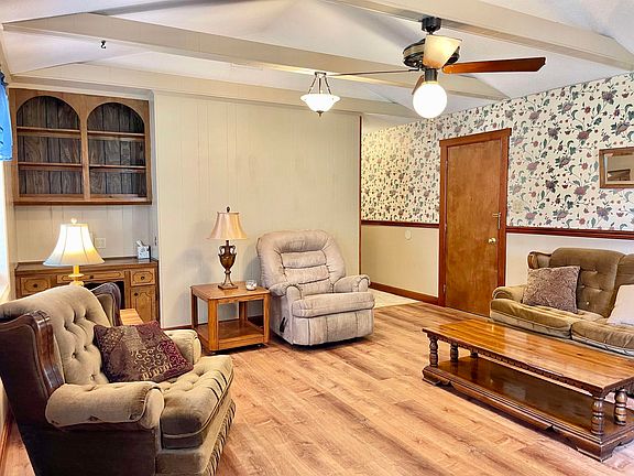 4th image of 275 Chandler Dr