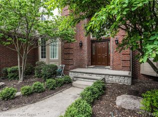 3122 Hedgewood Ln, Rochester Hills, MI 48309