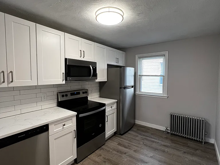 110 Leeds St — Photo 8
