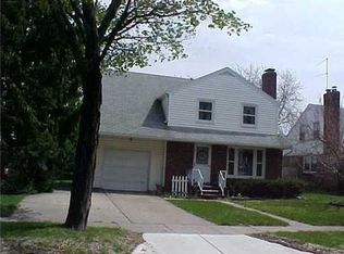 2207 Wellington Rd, Lansing, MI 48910