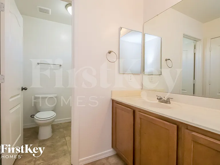 914 W Desert Canyon Dr — Photo 16