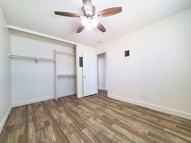 1050 Broadway — Photo 10