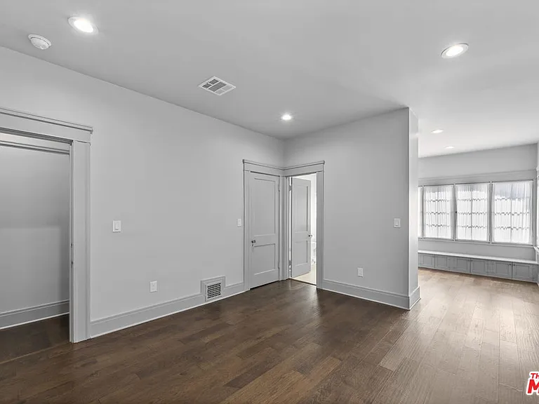 344 S Kingsley Dr — Photo 25