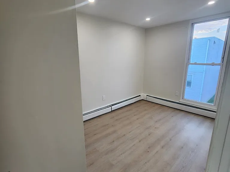2200 Hamilton Ave — Photo 13