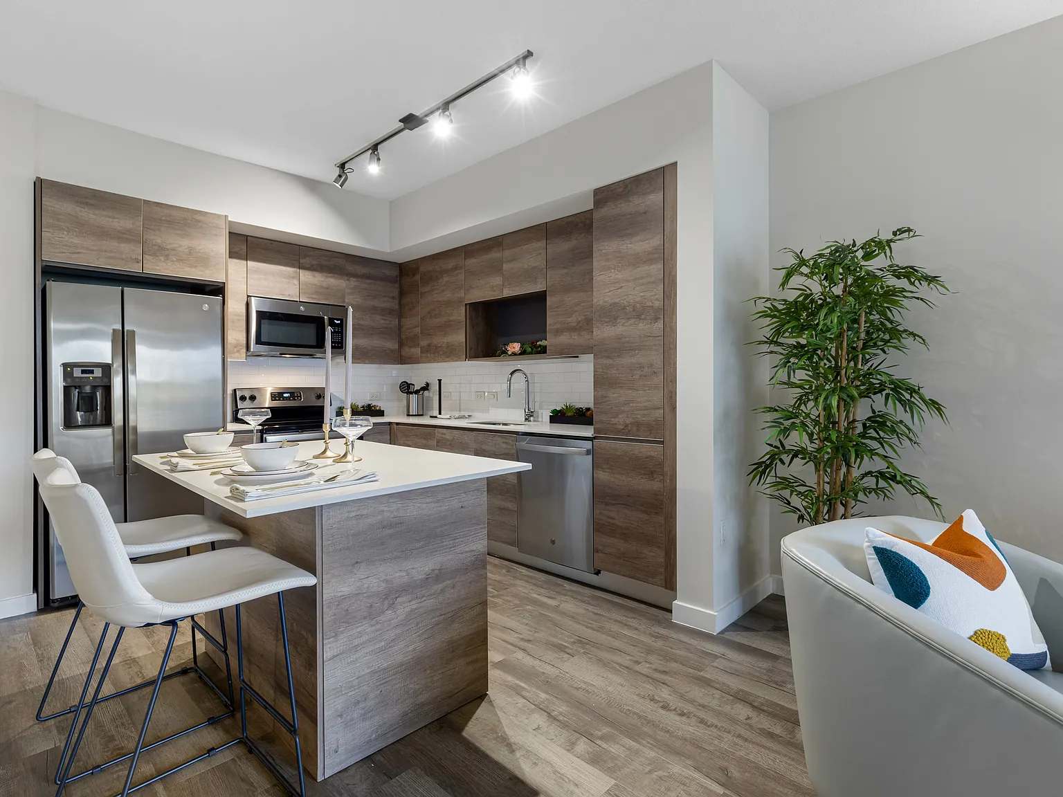 Bella Vista Apartments — Photo 2