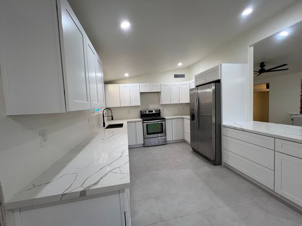 902 S Van Buren Ave