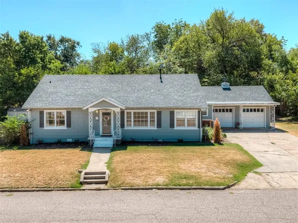 45 E Drummond St, Shawnee, OK 74801