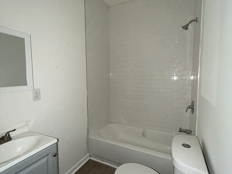 6125 Glenmore Ave #1 — Photo 2