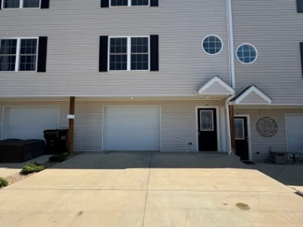 27 Kimberley St, Staunton, VA 24401