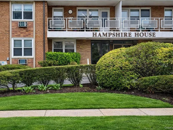 601 Chestnut Street #A17, Cedarhurst, NY 11516