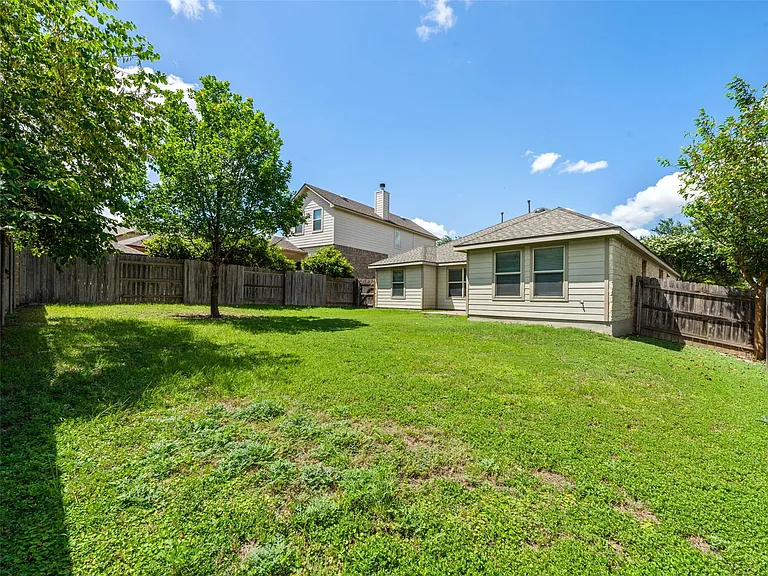 1905 Meandering Meadows Dr — Photo 21
