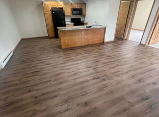 102 11th Ave SE #3, Aberdeen, SD 57401