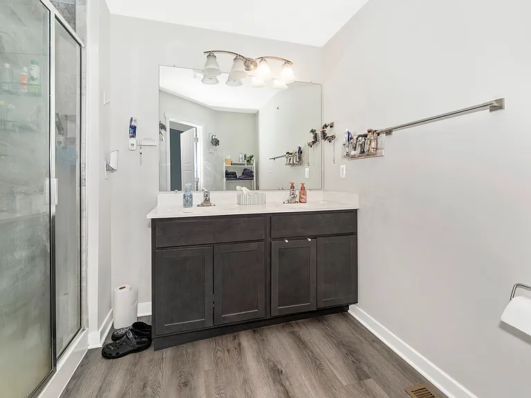 31 Moses Dr — Photo 7