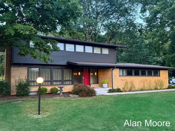 7878 Northland Dr NE, Rockford, MI 49341