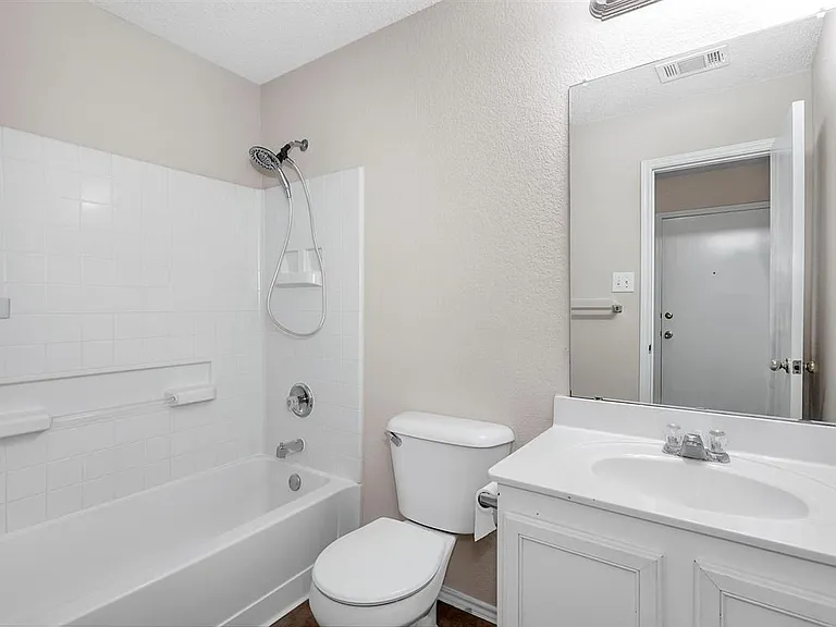 2152 Laughlin Rd — Photo 7