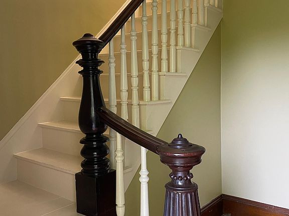 Entry stairwell