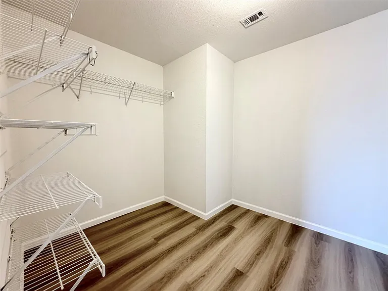 2417 Hallie Ln — Photo 32
