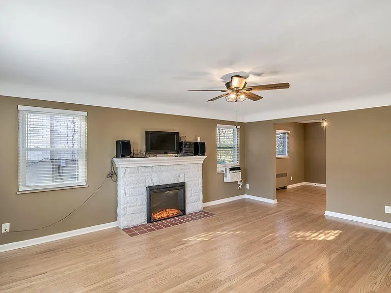 2886 Temple Ave — Photo 5