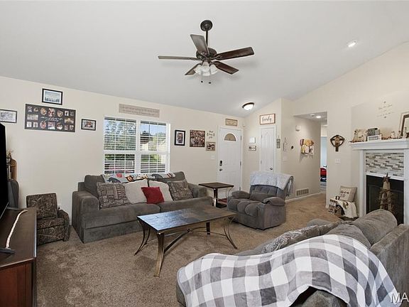 5th image of 23023 Ruth Ln
