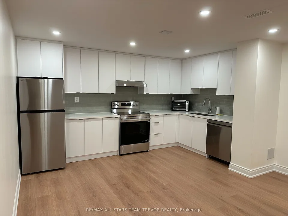 32 Valleo St #BASEMENT