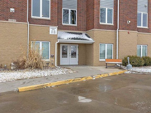 3rd image of 1092 Walnut Ave Unit 117