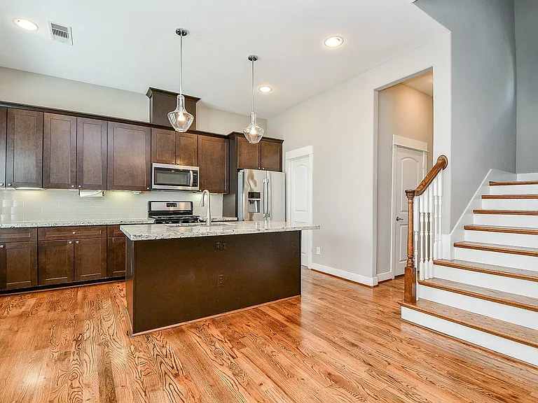 955 W 24th St #D — Photo 23