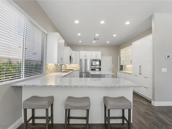 2752 Glen Port St, Las Vegas, NV 89135