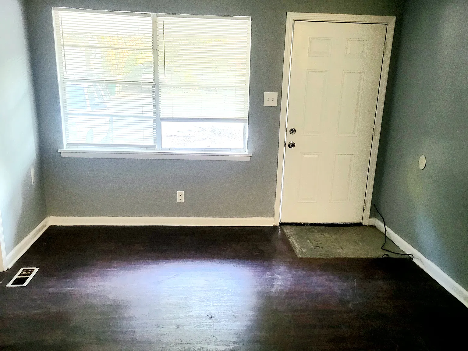 4 bed, 1150 sqft, $1,450 — Photo 2