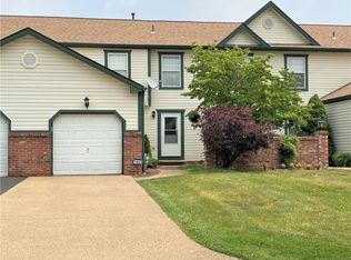 1445 Yorktowne Dr, Lawrence, PA 15055