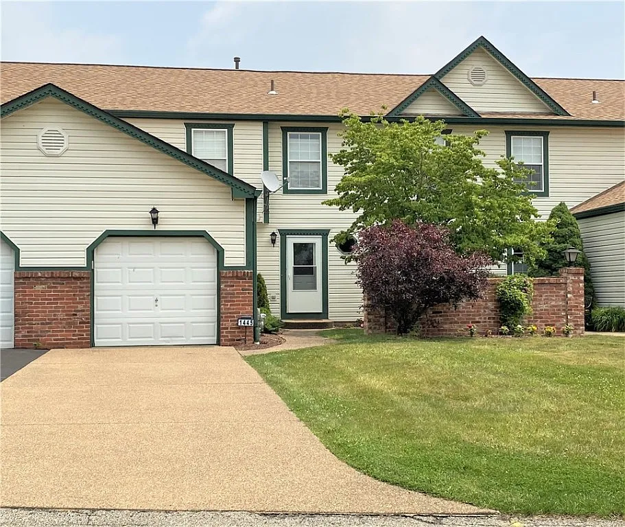 1445 Yorktowne Dr photo 1
