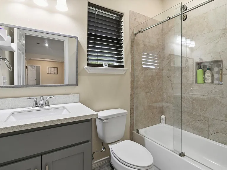 16529 Kingsbury Dr — Photo 15