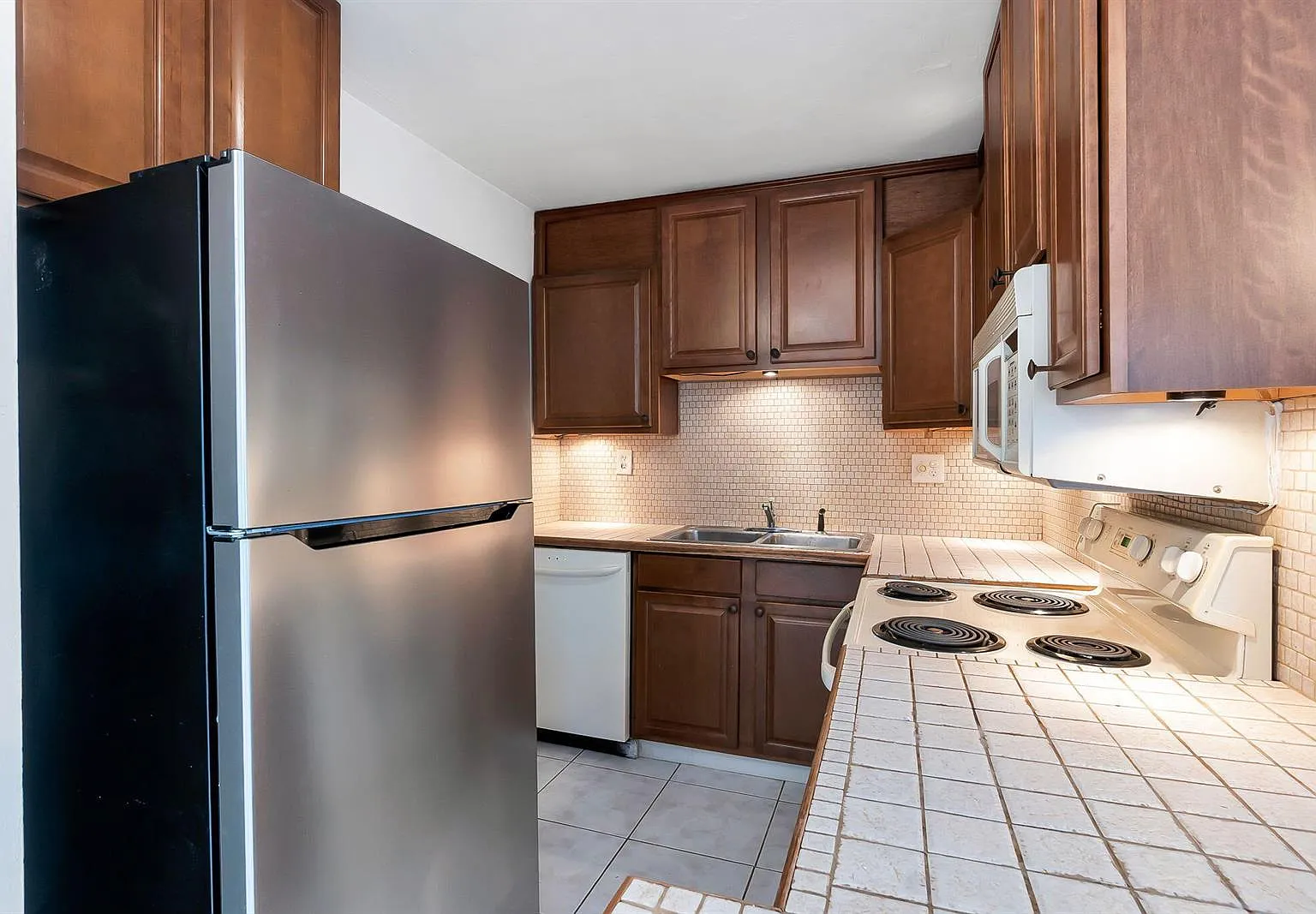 1 bed, 725 sqft, $1,700 — Photo 1