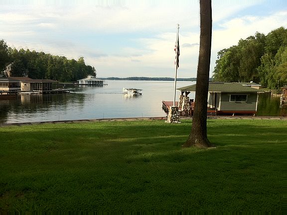 2nd image of 258 Twin Lakes Ln