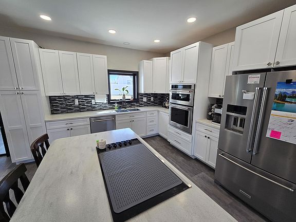 5th image of 784 Lake Forest Cir