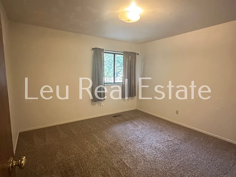 2720 Wentworth Rd — Photo 16
