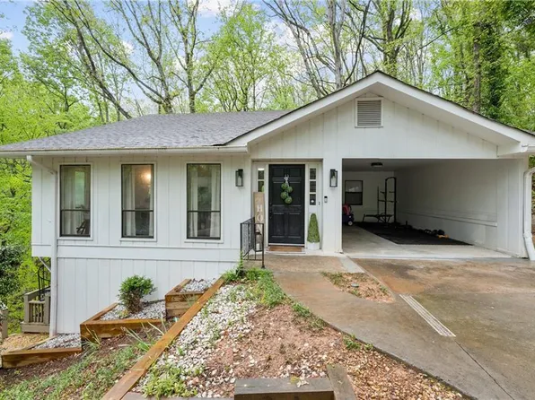 2162 Pine Tree Cir, Gainesville, GA 30501