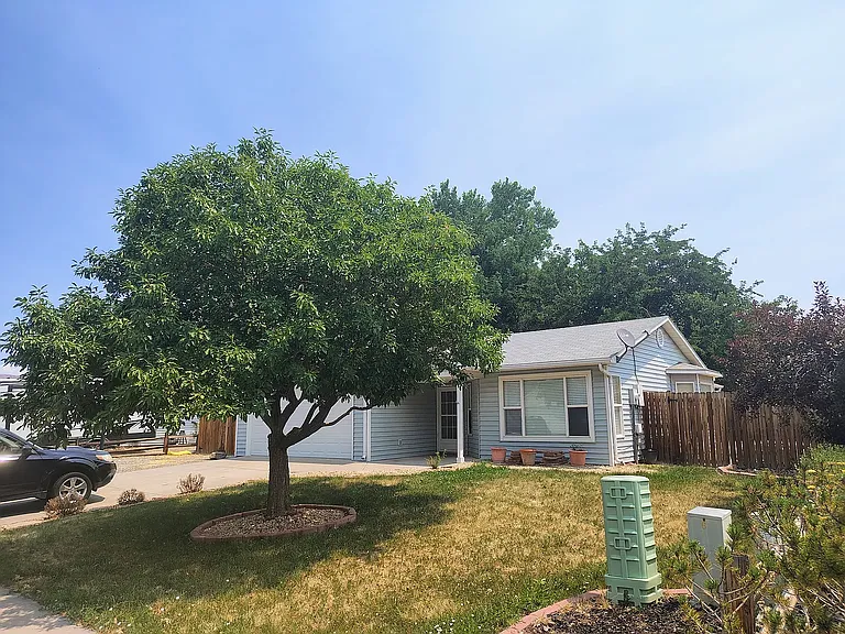 490 Sundown Dr — Photo 2