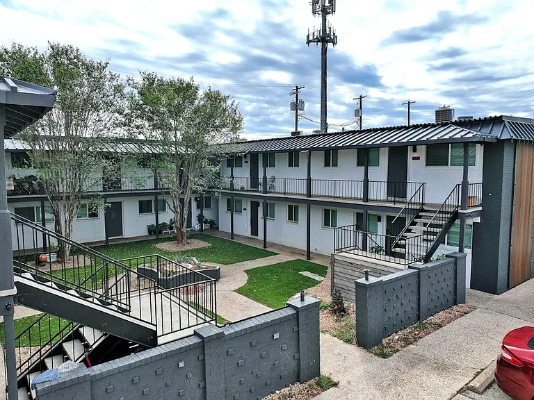 CrestHaus Apartments — Photo 24