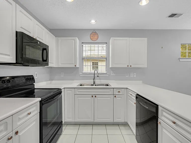 4887 Habersham Ln — Photo 7