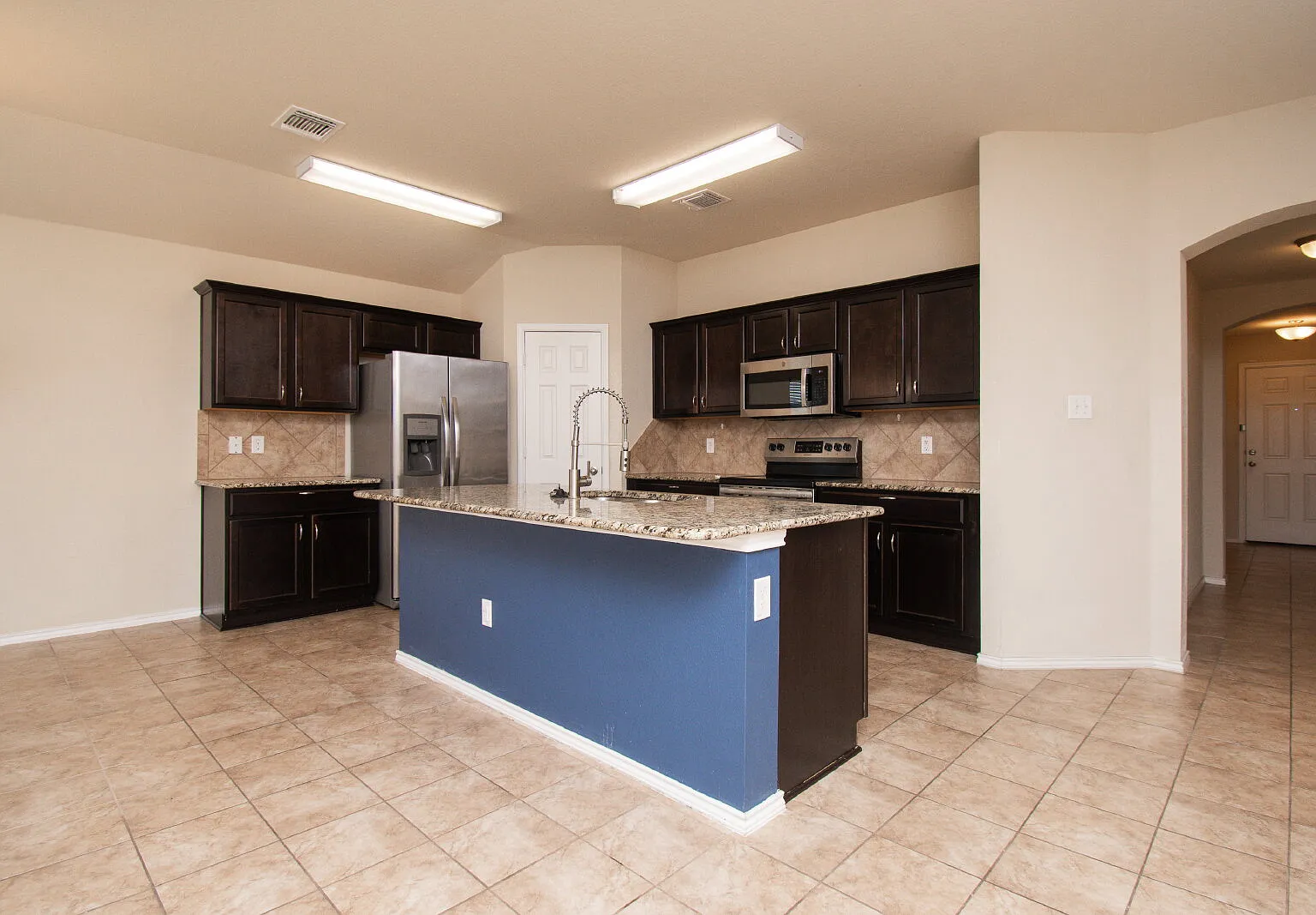 4 bed, 2.0 bath, 1570 sqft, $1,700 — Photo 3