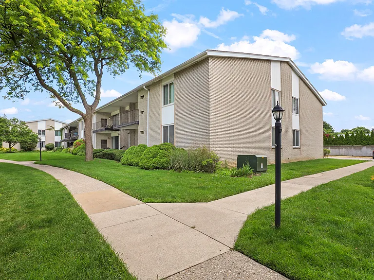 8577 Kennedy Cir #M7 — Photo 6