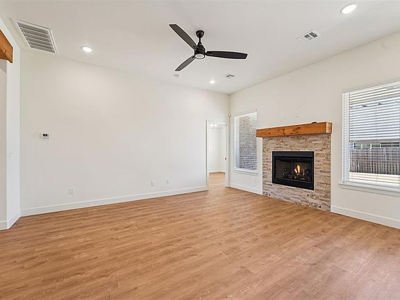 5th image of 2224 Los Angeles Ave