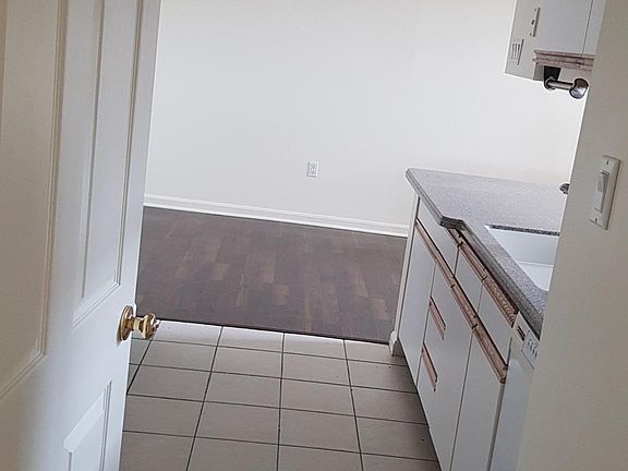 3rd image of 606 Cherrington Dr