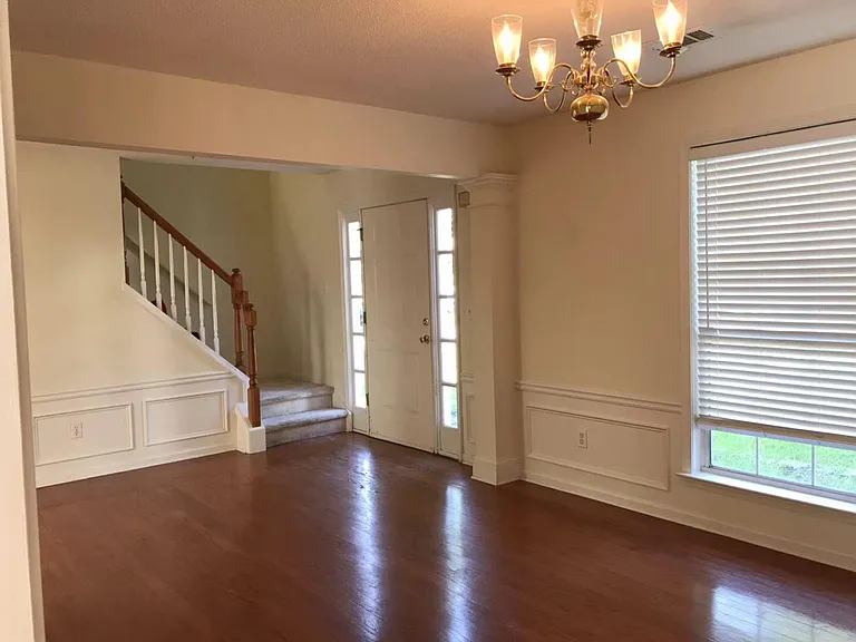 330 Waddington Trl — Photo 3